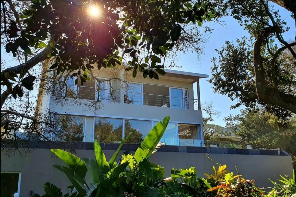 Splash Rock Beachfront Villa *