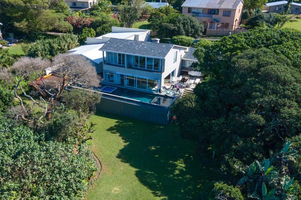 Splash Rock Beachfront Villa Umtentweni