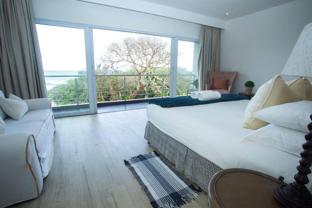 Splash Rock Beachfront Villa Umtentweni