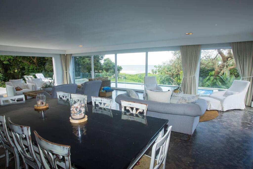Villa Splash Rock Beachfront *