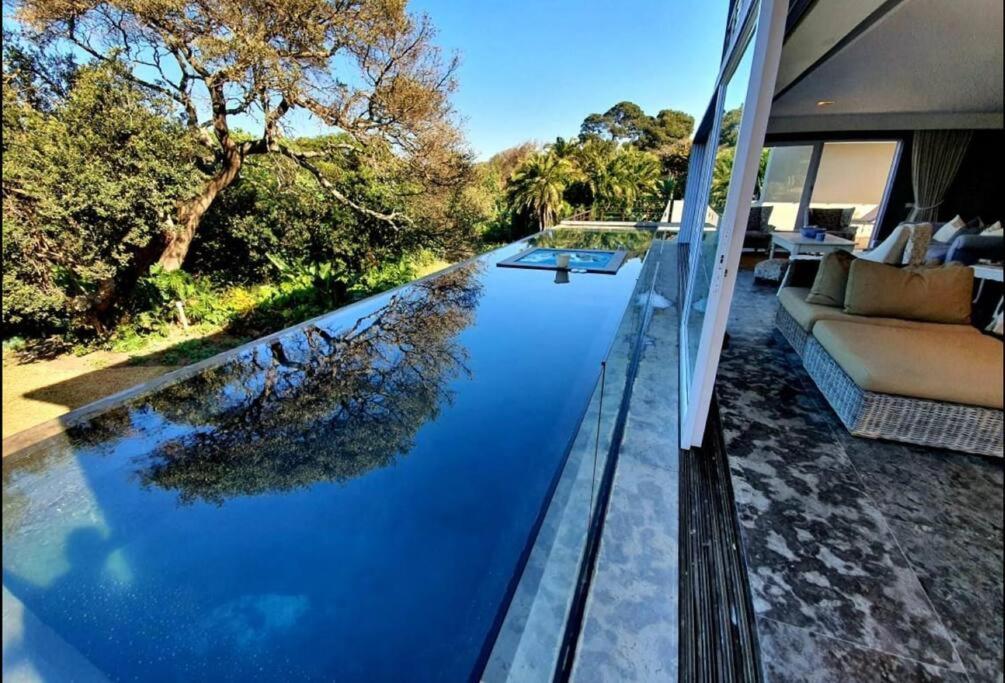 Splash Rock Beachfront * Umtentweni