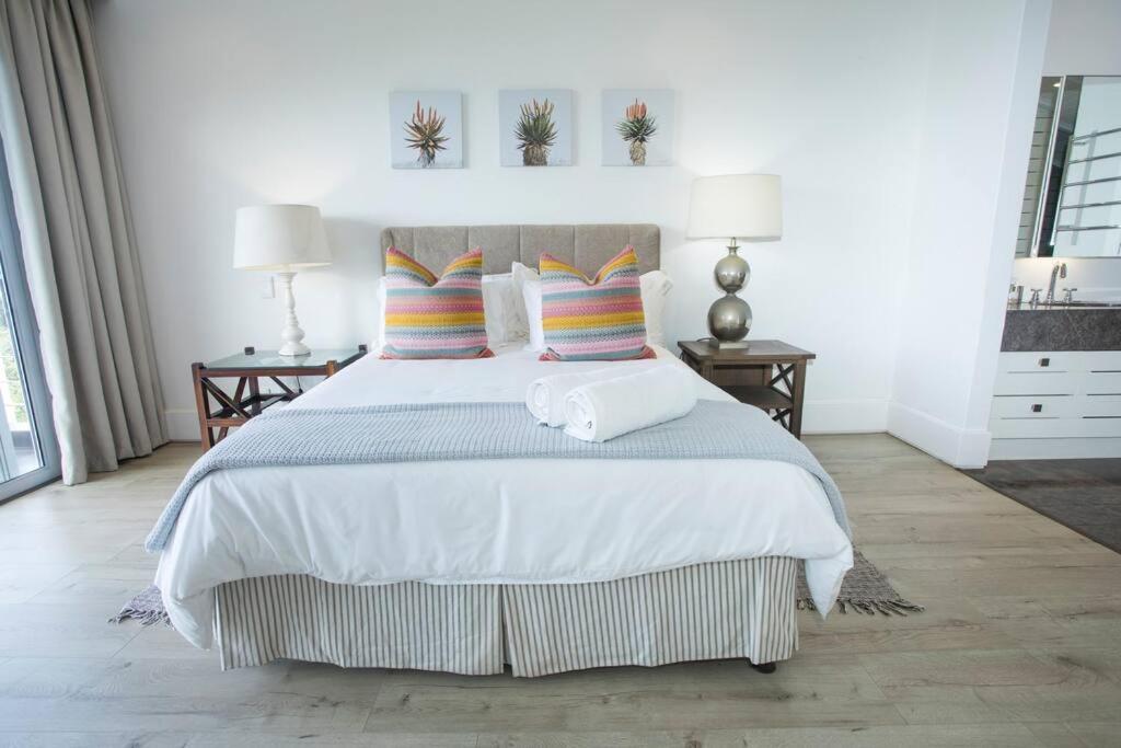 Villa Splash Rock Beachfront *