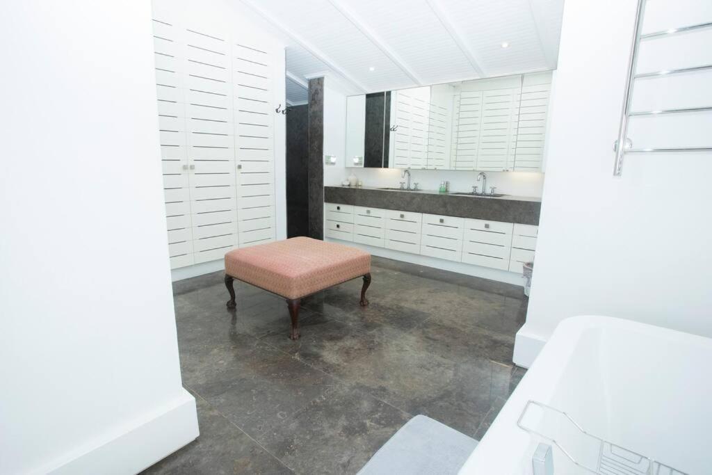 Villa Splash Rock Beachfront