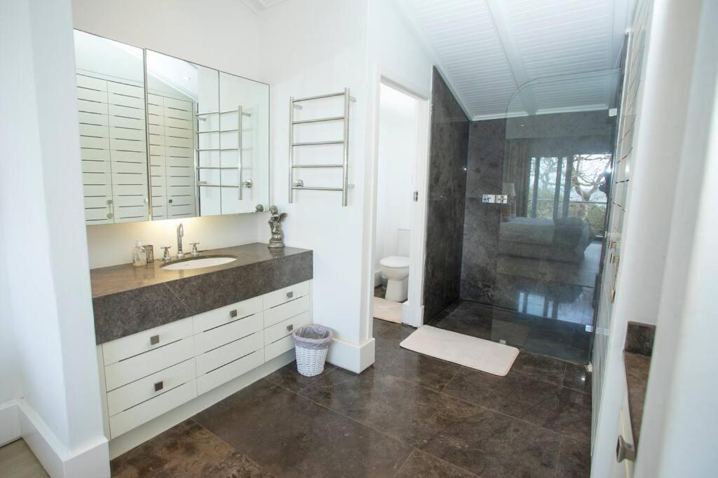 Villa Splash Rock Beachfront Umtentweni