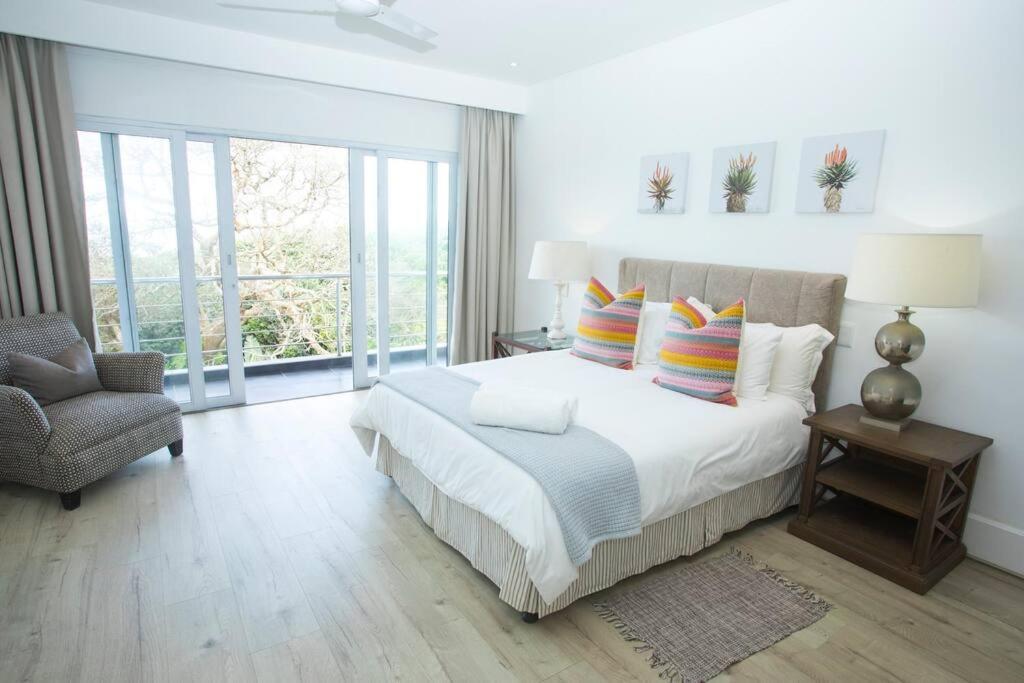 Villa Splash Rock Beachfront Umtentweni