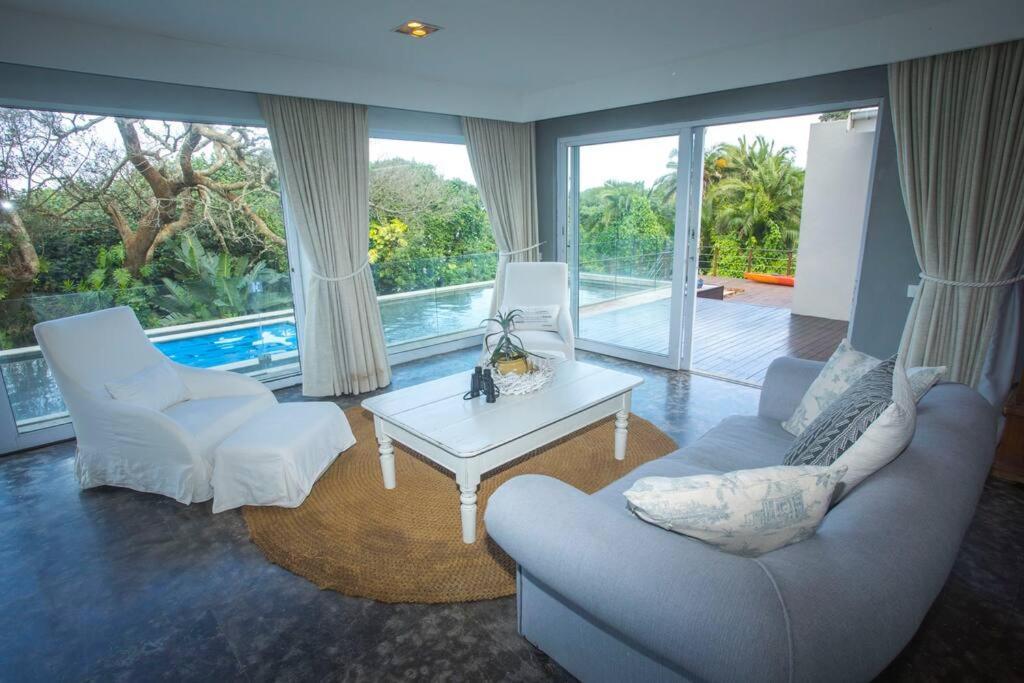 Villa Splash Rock Beachfront Umtentweni