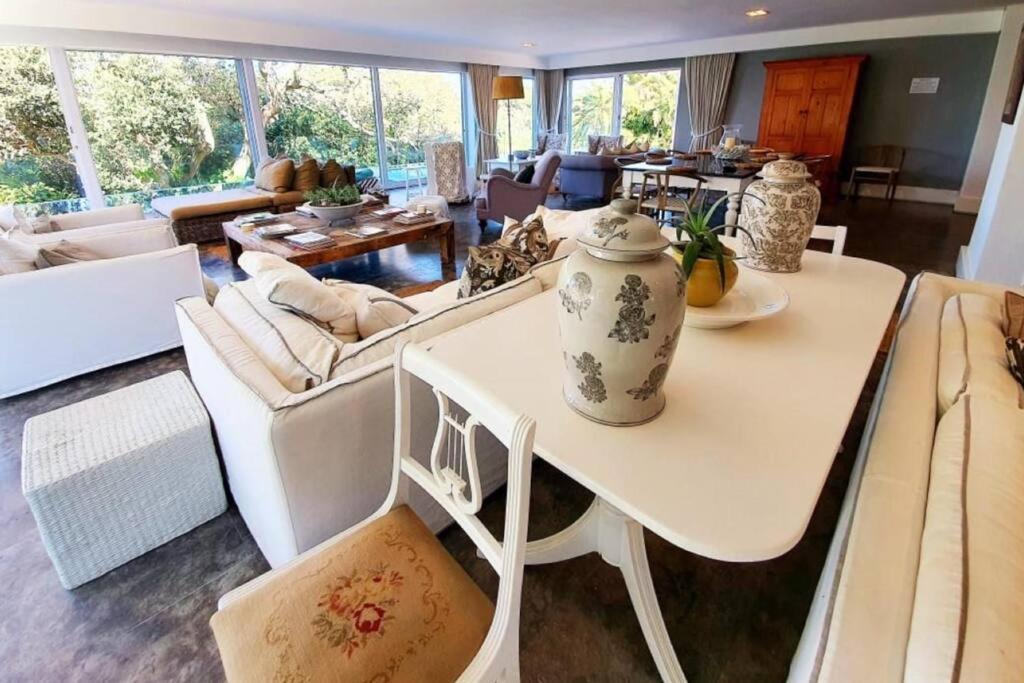 Splash Rock Beachfront Villa Umtentweni